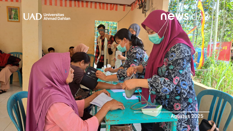 KKN UAD Bersama Puskesmas Girisubo Berkolaborasi Adakan Cek Kesehatan ...