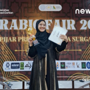 Dara Safina Darmayana pada Perlombaan Arabic Fair Nasional 2024 mewakili Universitas Ahmad Dahlan (UAD) (Dok. Dara Safina)