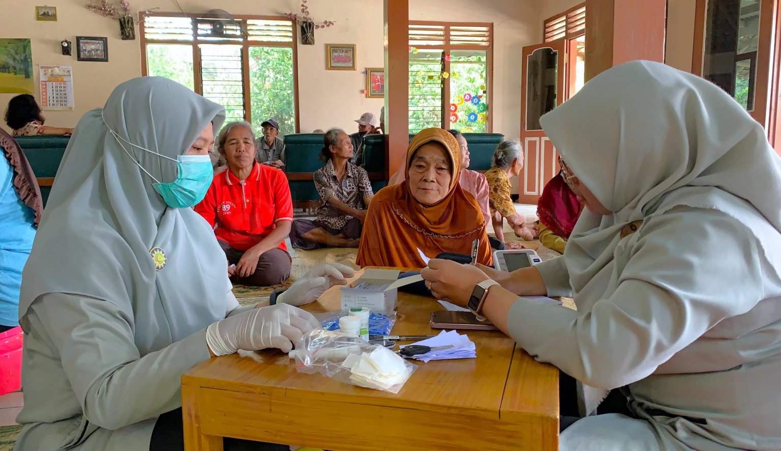 KKN UAD Adakan Pemeriksaan Kesehatan Gratis untuk Lansia di Pronosutan ...
