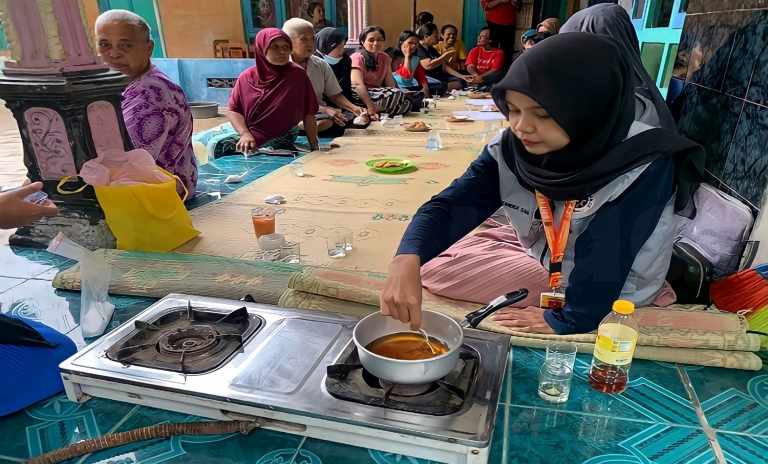 Kkn Uad Edukasi Pengolahan Limbah Minyak Jelantah Jadi Produk