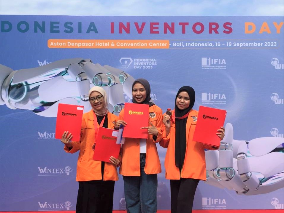 2 Tim PGSD UAD Raih 2 Medali dalam Ajang Indonesia Inventors Day 2023