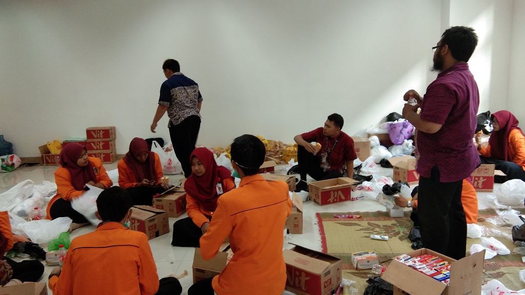 Mahasiswa Baru UAD Kirim Bantuan untuk Lombok