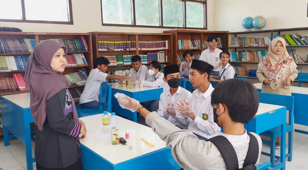 Farmasi UAD Lakukan Pengabdian Kontinu di SMK Muhammadiyah Minggir Sleman