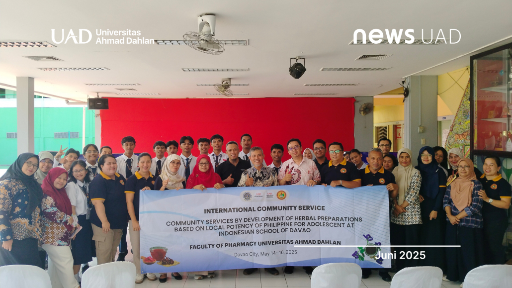 Cegah Risiko Self-Medication, Dosen Farmasi UAD Latih Remaja Davao Buat Teh Herbal