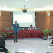 Penyampaian Materi Baitul Arqam Universitas Ahmad Dahlan (UAD) oleh Qaem Aulassyahied, S.Th.I., M.Ag. (Dok. LPSI UAD)