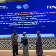 Serah Terima Kenaikan Jabatan Akademik Guru Besar Universitas Ahmad Dahlan (UAD) Prof. Dr. Solikhah, S.K.M., M.Kes. (Dok. Dilla)