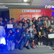 Tim King Phoenix Universitas Ahmad Dahlan (UAD) meraih Juara III dalam Kontes Robot Terbang Indonesia 2025 (Foto. Tim King Phoenix UAD)